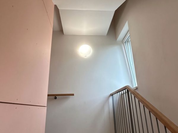 Výmalba schodiště a sklepů bytového domu – Hradec Králové (Moravské Předměstí)